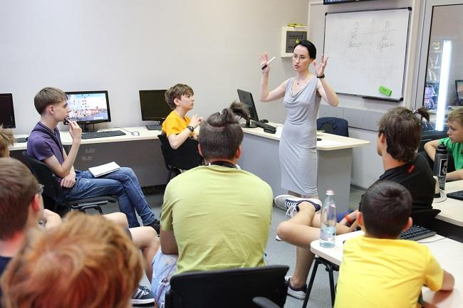 Нові знайомства, знання і ніякого &quot;напрягу&quot;: ідеальне літо в комп'ютерному таборі Академії КРОК