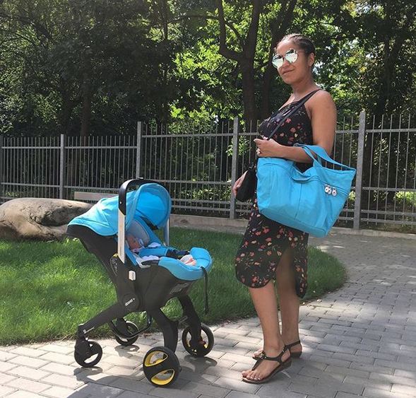 Гайтана показала новое фото с прогулки с новорожденной дочкой
