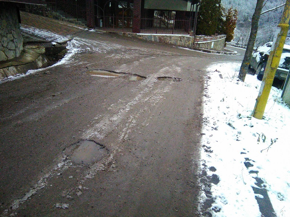 Щось пішло не так: ремонт дороги в центрі "зеленого" туризму викликав гнів у мережі (фото)