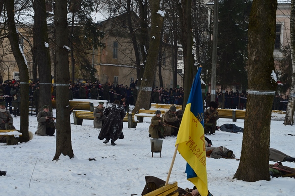 &quot;Это была победа духа и идеи&quot;: в Ивано-Франковске провели реконструкцию боя под Крутами