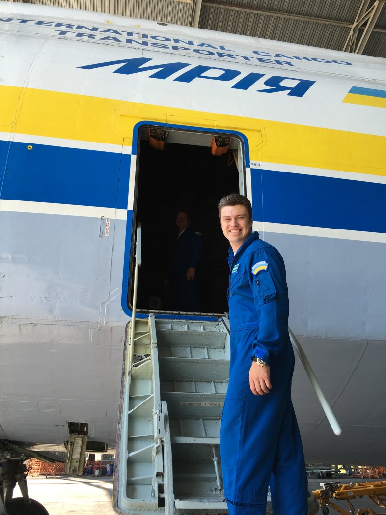 In the sky: известный украинский пианист создал мелодию к 70-летию ГП "Антонов" и посидел за штурвалом "Мрии"