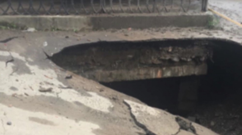 "Транспорт теперь не ездит": Закарпатье накрыл мощнейший ливень (фото)