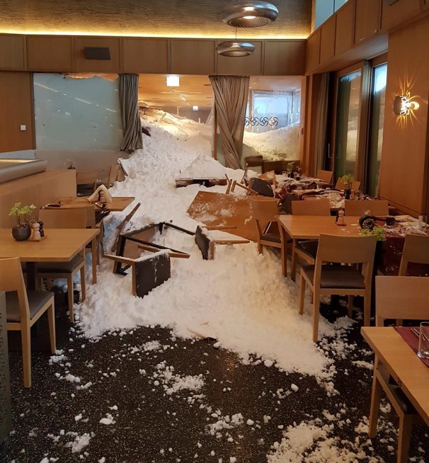 Снігова лавина накрила готель в горах: є постраждалі