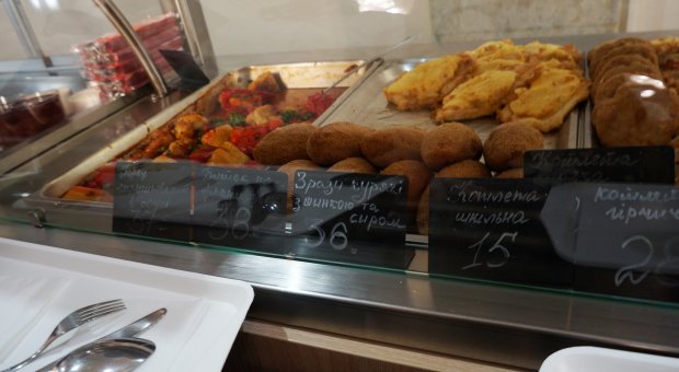 Деликатесы по 6 гривен: опубликованы фото с ценами в буфете мэрии Киева