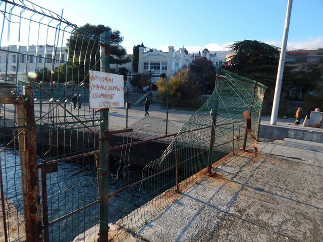 В сети показали фото плачевного состояния улиц в оккупированной Ялте