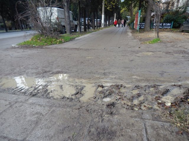 В сети показали фото плачевного состояния улиц в оккупированной Ялте