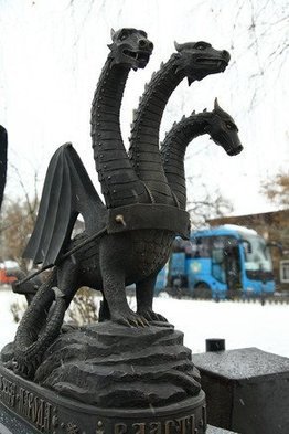 В России трехголовый Змей Горыныч стал символом свободы
