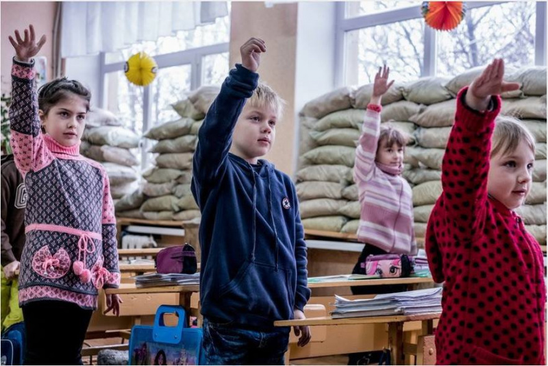 Немецкий фоторепортер показал проникновенные снимки детей Донбасса (фото)