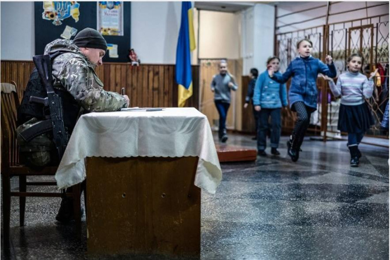 Немецкий фоторепортер показал проникновенные снимки детей Донбасса (фото)