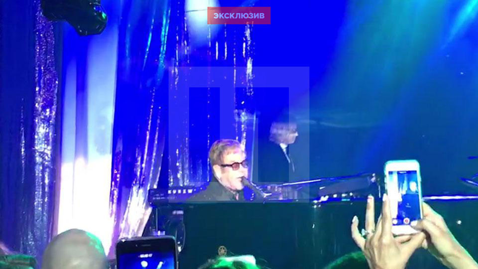 Элтон Джон, Мэрайя Кэри и Антонио Бандерас выступили на свадьбе внучки российского олигарха