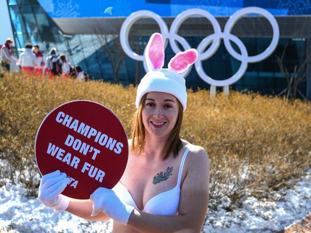 Олімпіада 2018: оголена активістка влаштувала акцію протесту у -16 градусів