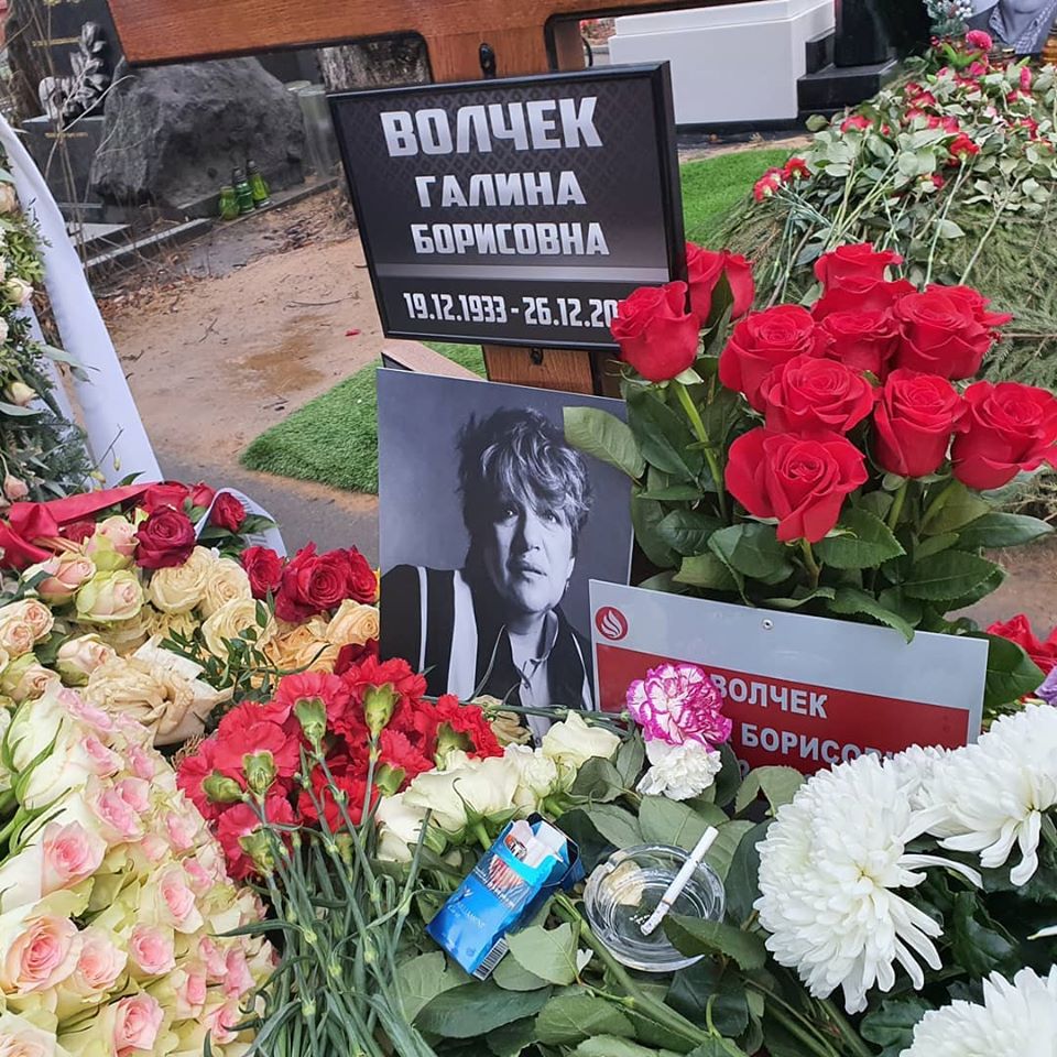 Відгомін язичництва: що сталося з могилою Галини Волчек на 9-й день (фото)