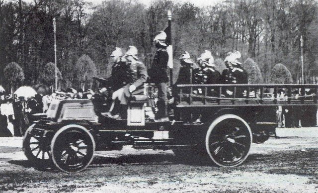 Привіт з минулого: у мережі показали раритетні фото запорізьких пожежників