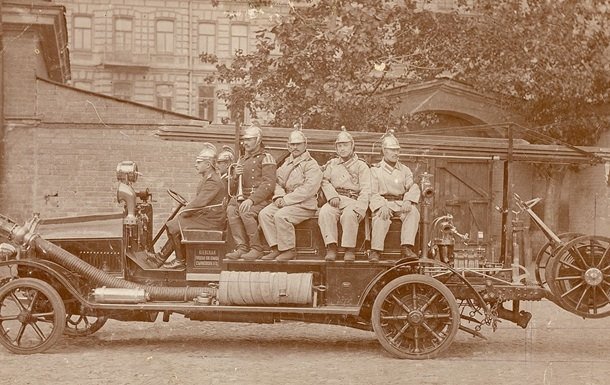 Привіт з минулого: у мережі показали раритетні фото запорізьких пожежників