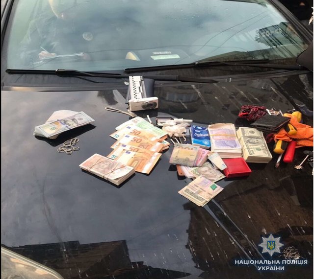 В Киеве ограбили квартиру на два миллиона (фото)