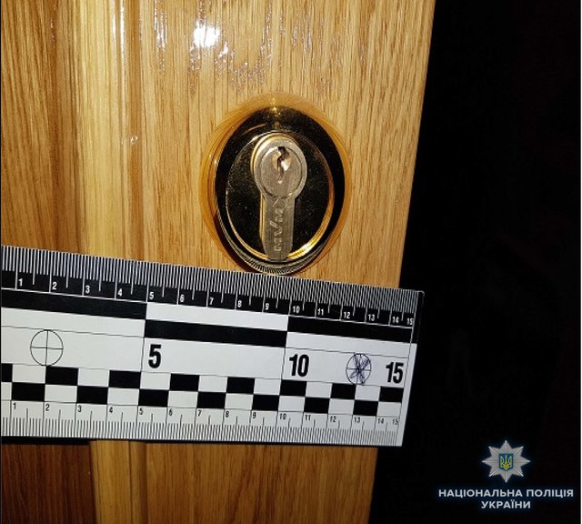 У Києві пограбували квартиру на два мільйони (фото)