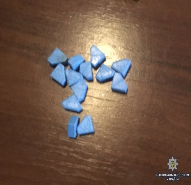 В Киеве поймали 16-летнюю девушку, продававшую наркотики