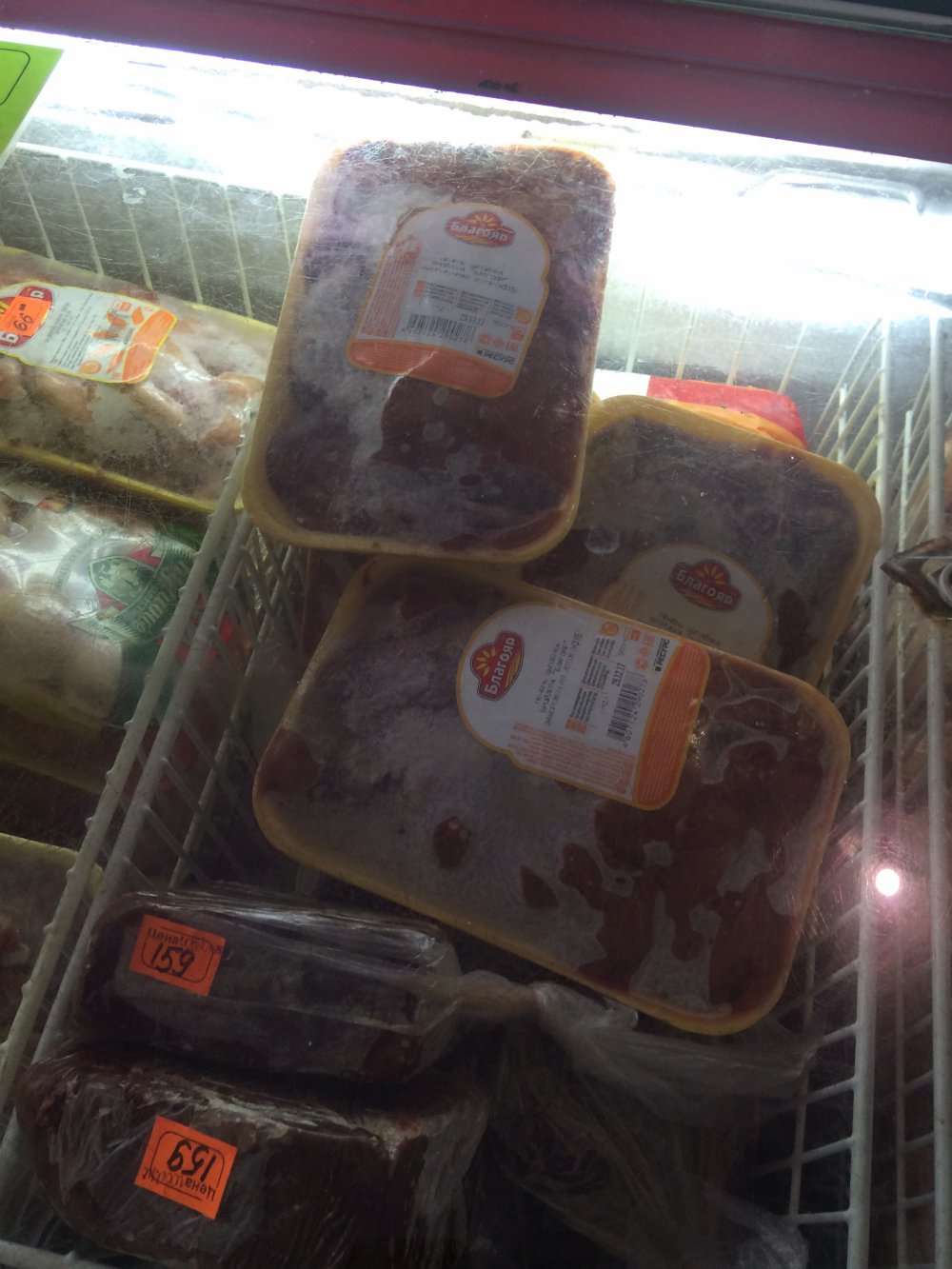 &quot;Жахлива якість і &quot;палений&quot; алкоголь&quot;: в мережі показали, що продають в магазинах на окупованому Донбасі