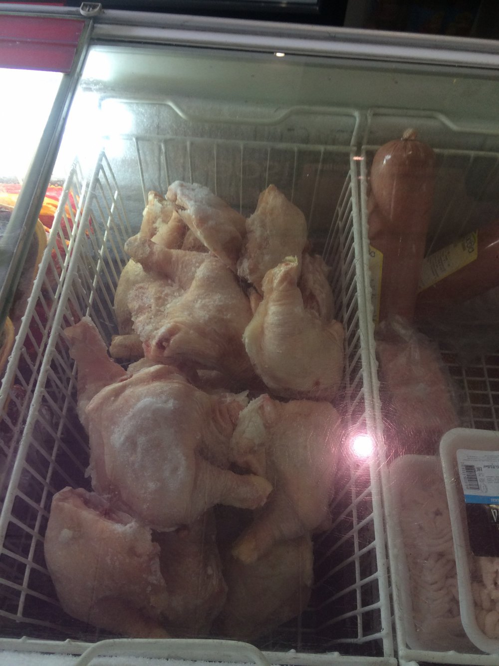 "Жахлива якість і "палений" алкоголь": в мережі показали, що продають в магазинах на окупованому Донбасі