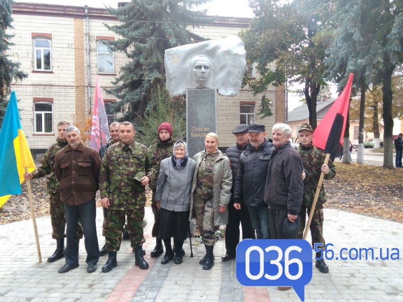 У Рівненській області встановили пам'ятник Бандері