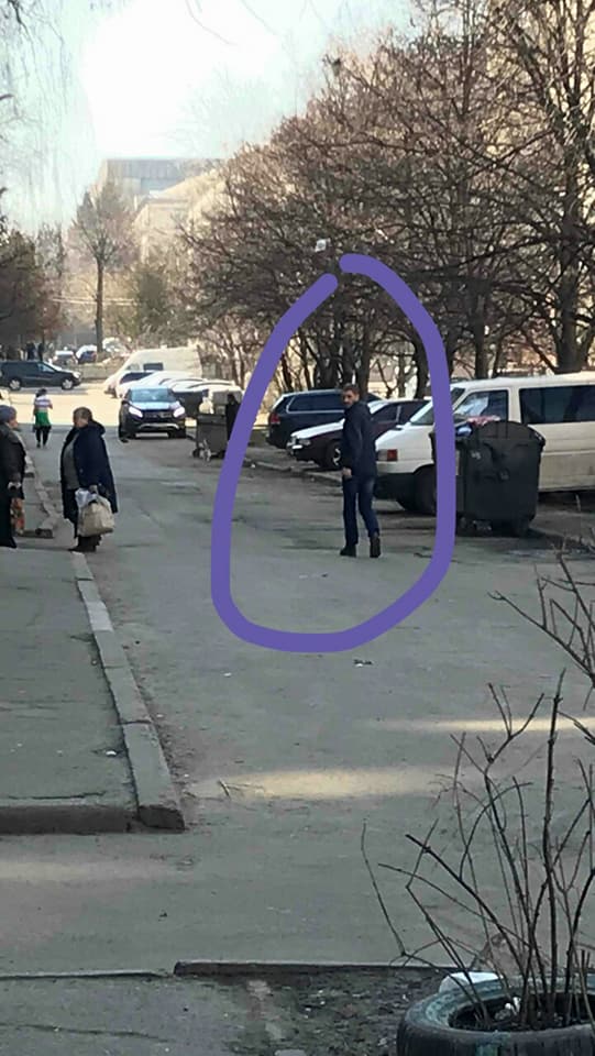"Бережіть дітей": у Києві невідомий чоловік переслідував школяра (фото)