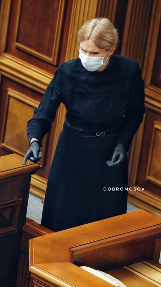 Витончений дизайн: віце-спікер Ради прийшла на роботу в паску за 12 тисяч