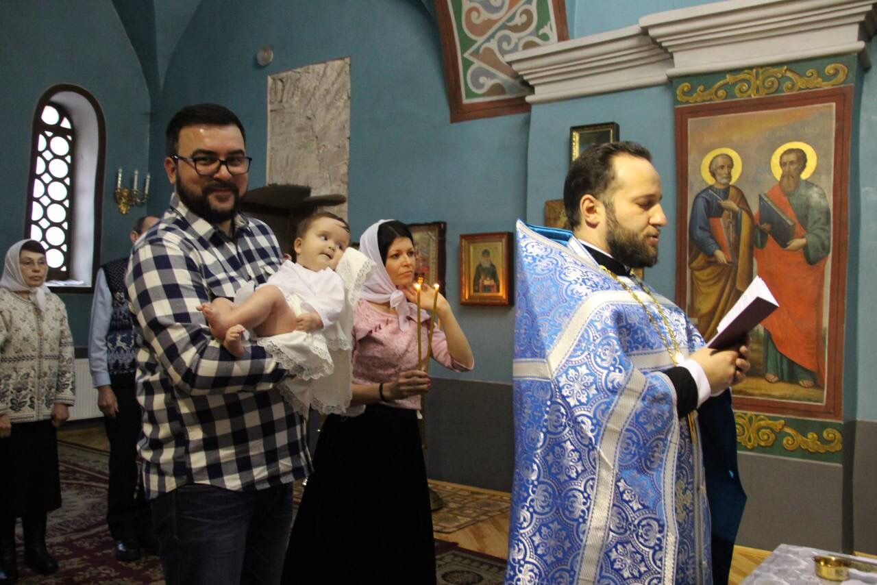 "Я називаю малу Улибака": ведучий каналу "1+1" став батьком