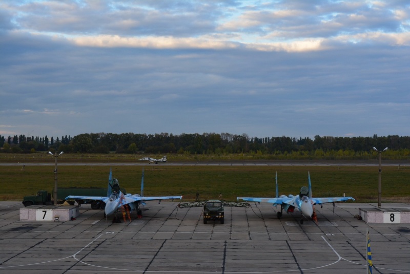 Минобороны показали зрелищные учения украинских авиаторов