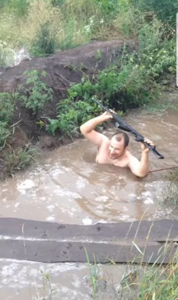 Потоп на Донбассе: затопленные окопы бойцов ВСУ поразили сеть (фото)