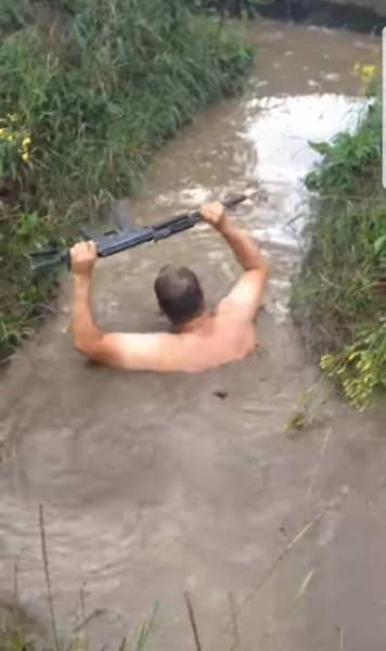 Потоп на Донбассе: затопленные окопы бойцов ВСУ поразили сеть (фото)