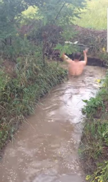 Потоп на Донбассе: затопленные окопы бойцов ВСУ поразили сеть (фото)