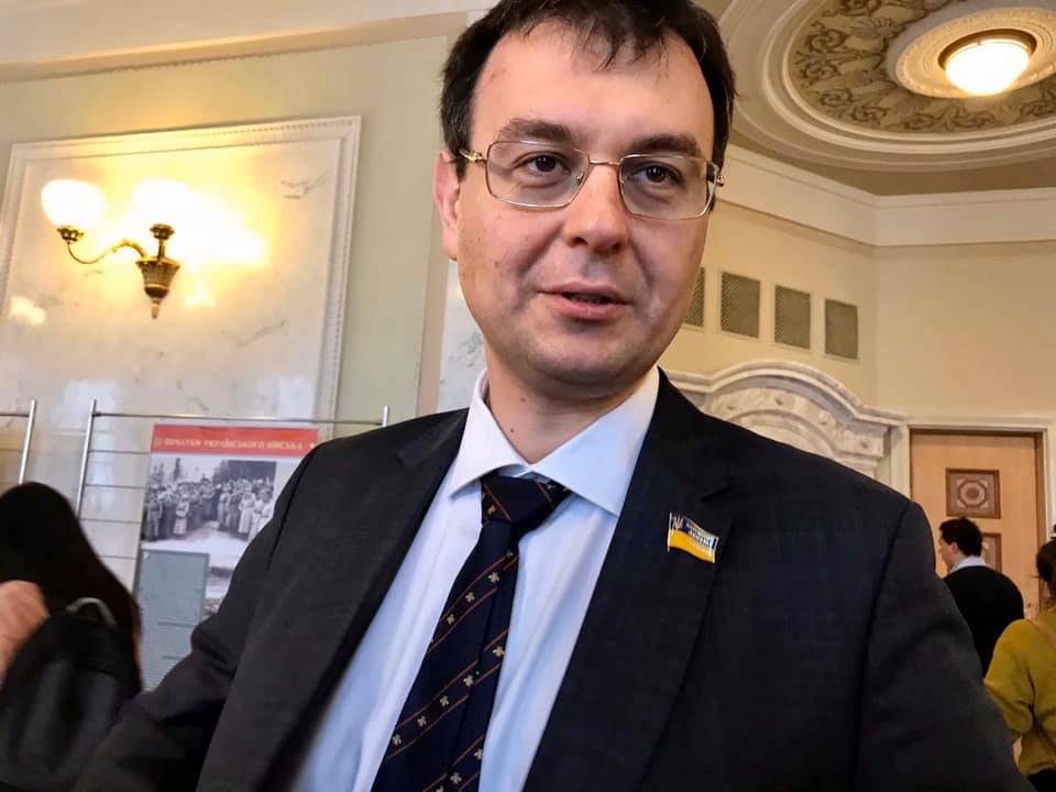 Нардеп від "Слуги народу" прийшов у Раду з дорогим аксесуаром Gucci