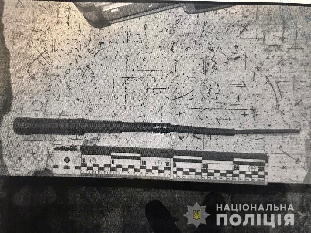 У Херсоні п'яна компанія на дитячому майданчику штрикнула ножем дитину через зауваження