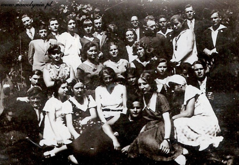 Острожская академия: в сети показали уникальные фотографии студентов 1920-1930-х годов