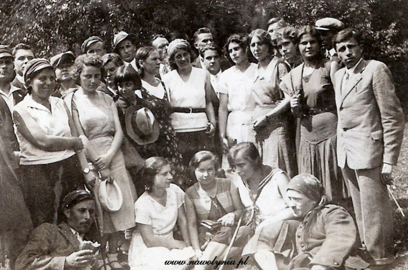 Острожская академия: в сети показали уникальные фотографии студентов 1920-1930-х годов