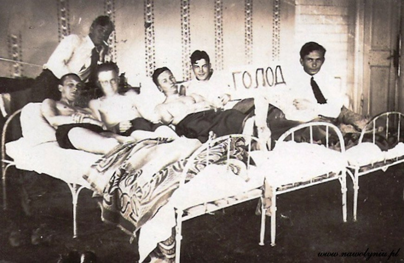 Острожская академия: в сети показали уникальные фотографии студентов 1920-1930-х годов