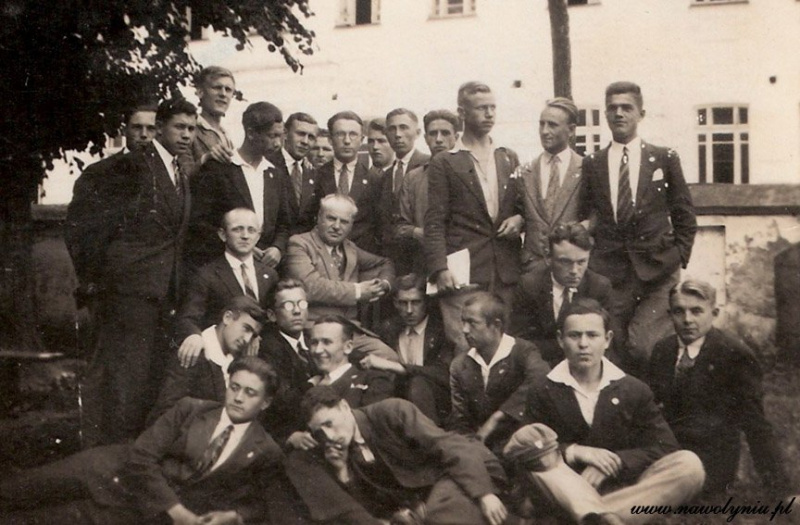 Острожская академия: в сети показали уникальные фотографии студентов 1920-1930-х годов