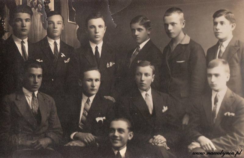 Острожская академия: в сети показали уникальные фотографии студентов 1920-1930-х годов