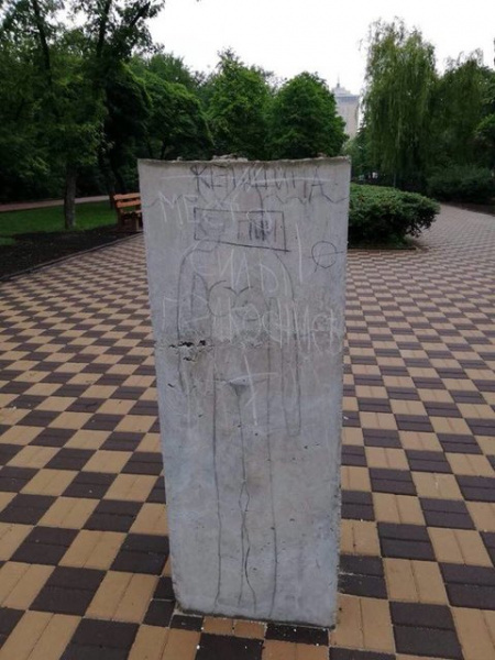 "Городским чиновникам абсолютно безразлично": в Киеве скандал из-за неуплаты за поломанный памятник