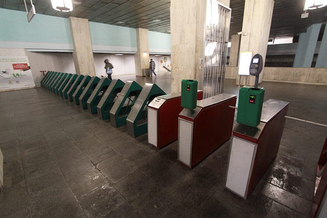 У метро Києва - нововведення: як це виглядає в інших містах