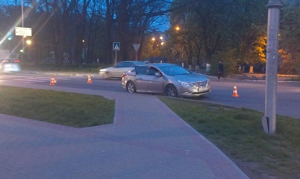 У Бучі шахрай кидався під машини, щоб "розвести" на гроші