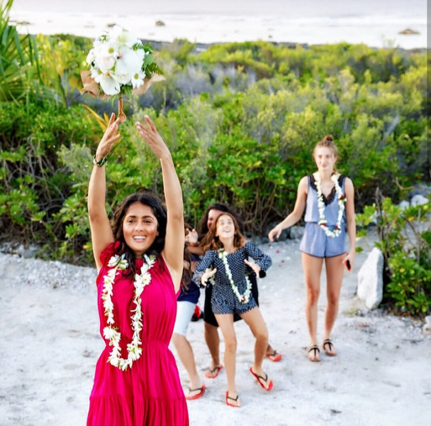 Сальма Хайек сыграла вторую свадьбу спустя 9 лет брака