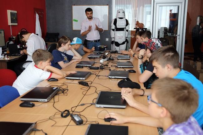 Нові знайомства, знання і ніякого &quot;напрягу&quot;: ідеальне літо в комп'ютерному таборі Академії КРОК