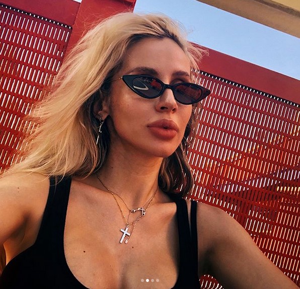 Лобода сколихнула мережу знімками зі спокусливим декольте (фото)