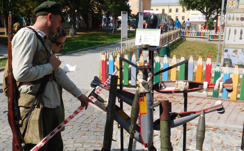 Особенно понравилось детям: саперы в честь Дня Независимости продемонстрировали современное оборудование (фото)