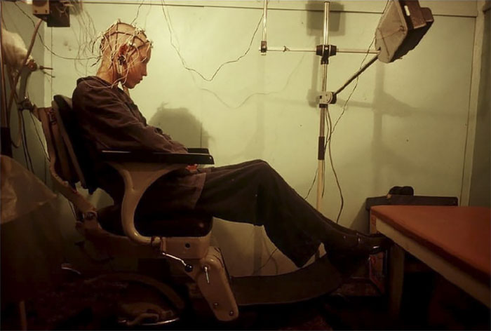 Діти з сигаретами і молодь: фотограф показав суворе життя росіян після СРСР