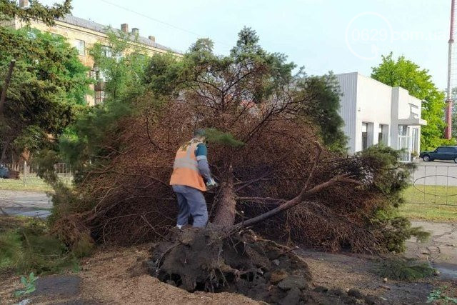 Маріуполь пішов під воду після сильної зливи: фото і відео стихії
