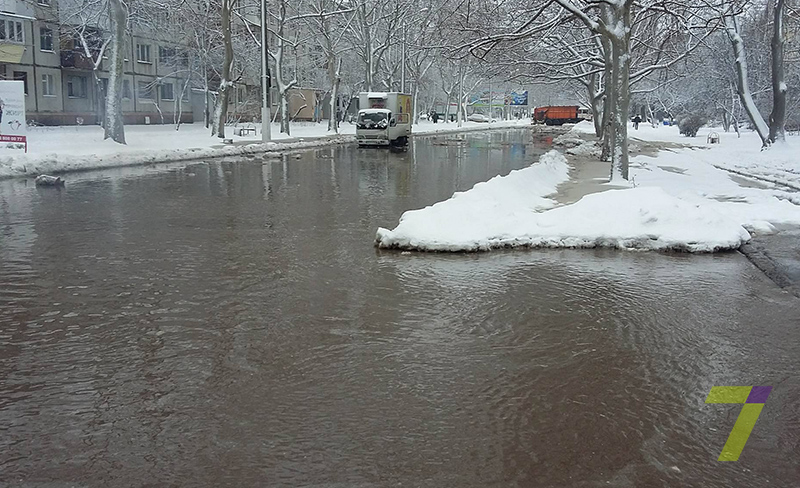В Одесі вулиця перетворилася на річку