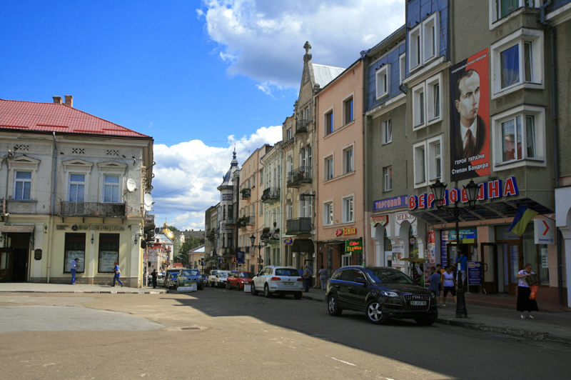 Куди поїхати на вихідні у березні: весняний Кременець, перші проліски і затишний Дрогобич