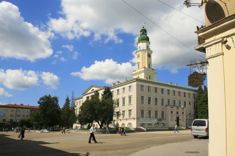 Куди поїхати на вихідні у березні: весняний Кременець, перші проліски і затишний Дрогобич